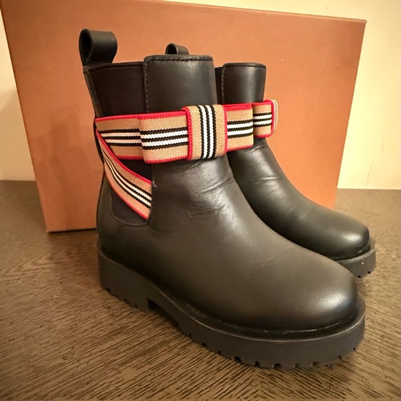 Burberry girls Dearington Check Chelsea Boots size 29 (US 11.5 Kids) - Picture 2 of 10